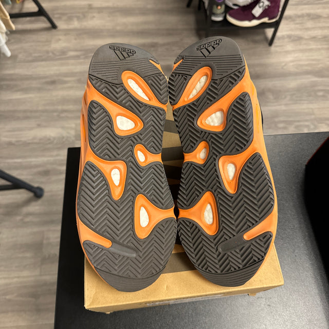 Sun Yeezy 700 (USED)