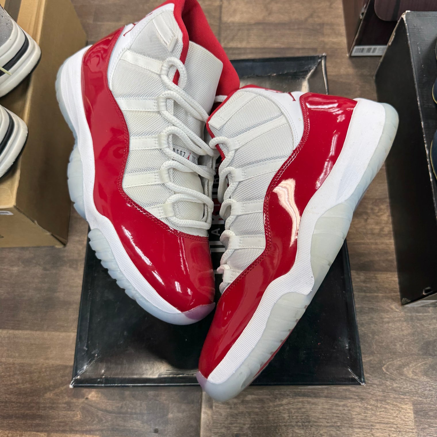 Cherry Jordan 11 (2022) (USED)