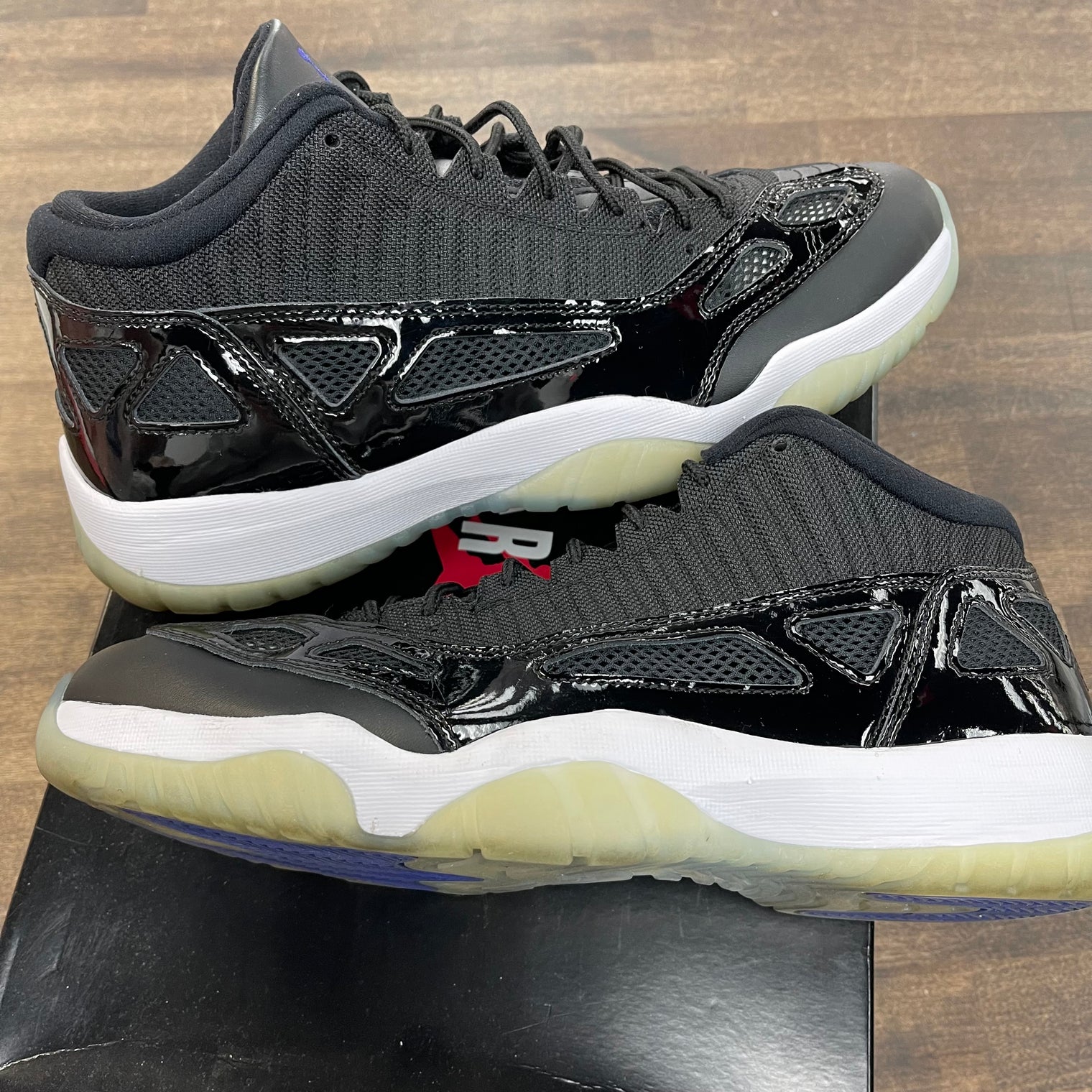 Space Jam Jordan 11 Low IE (USED)