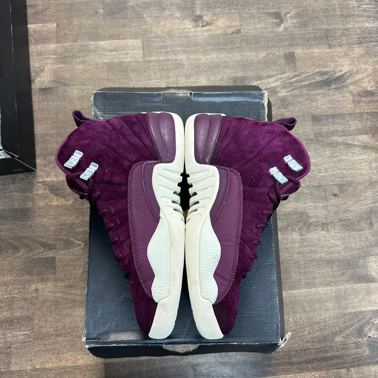 Jordan 12 Retro Bordeaux (US 4.5Y) (USED)