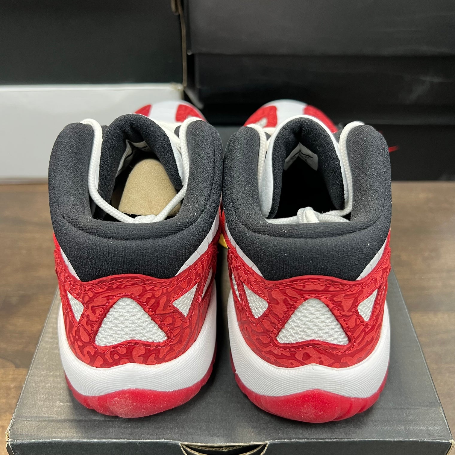 (GS) White Gym Red Jordan 11 Low IE