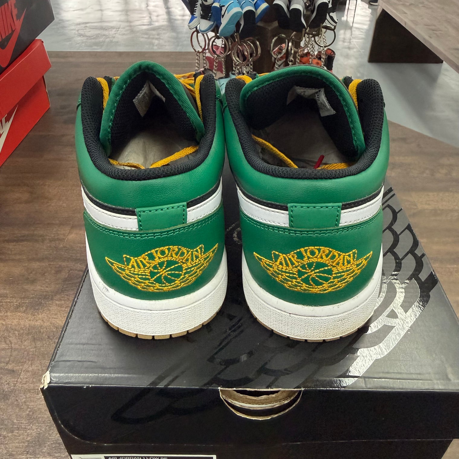 Holiday Special Jordan 1 Low SE (2022) (USED)