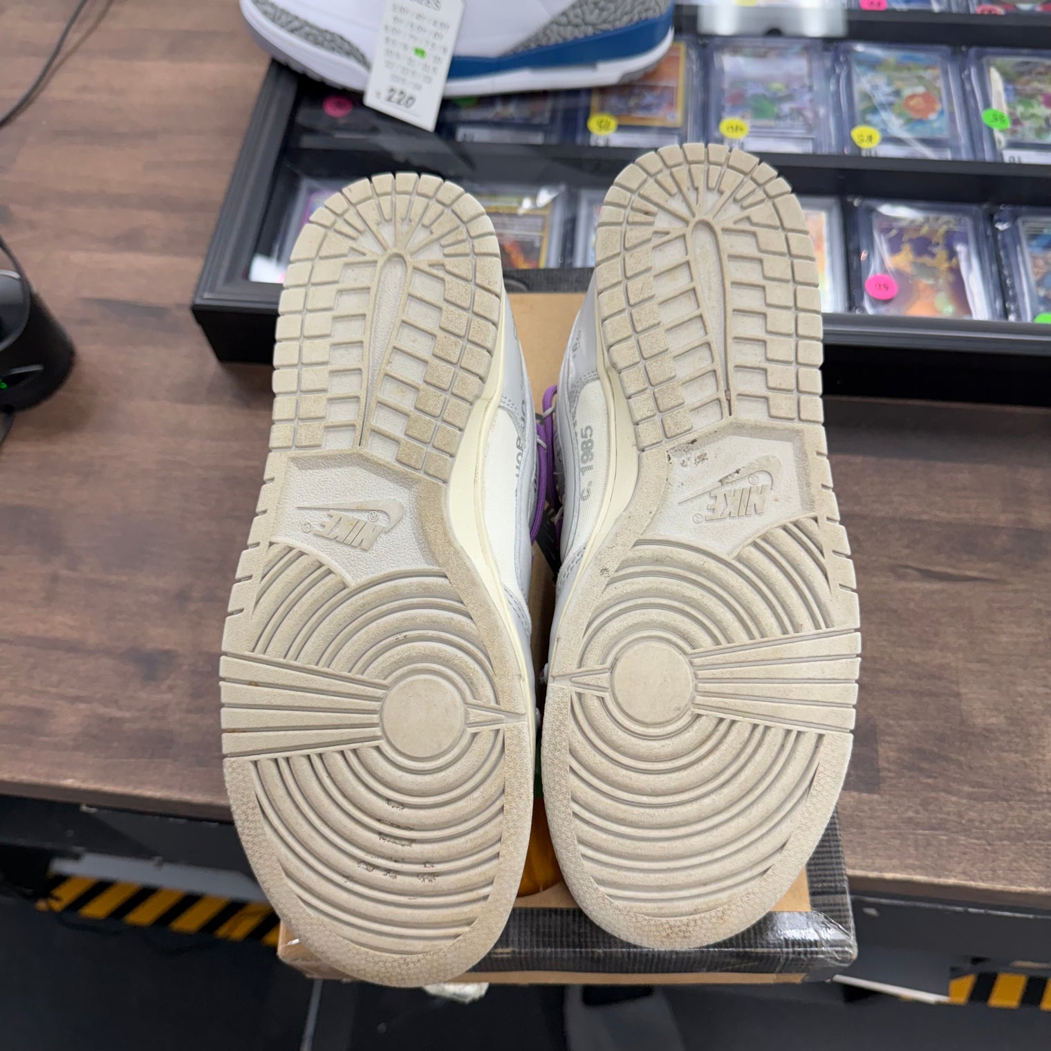 Lot 48 Off White Nike Dunk Low (USED)