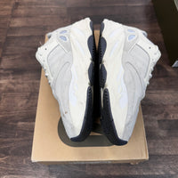 Analog Yeezy 700 (USED)