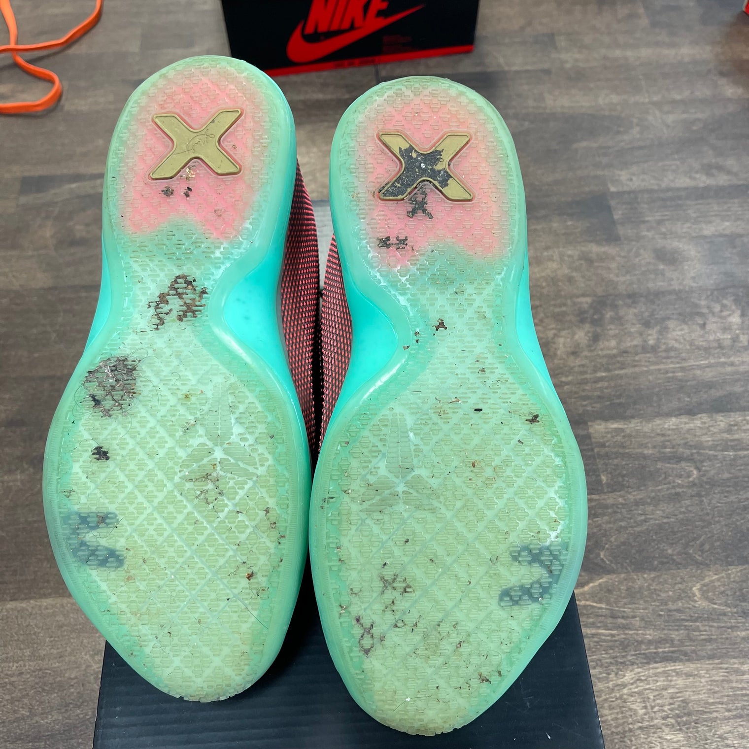 Easter Kobe 10 (GS) (USED)