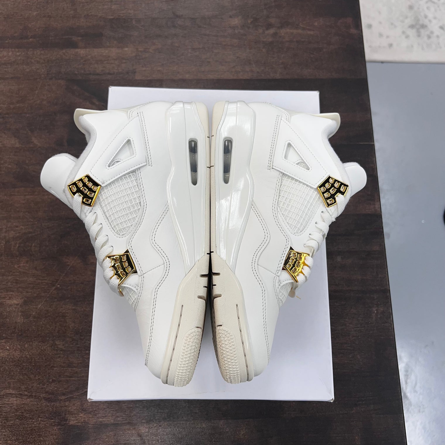 (W) Metallic Gold Jordan 4 (Lightly Worn)