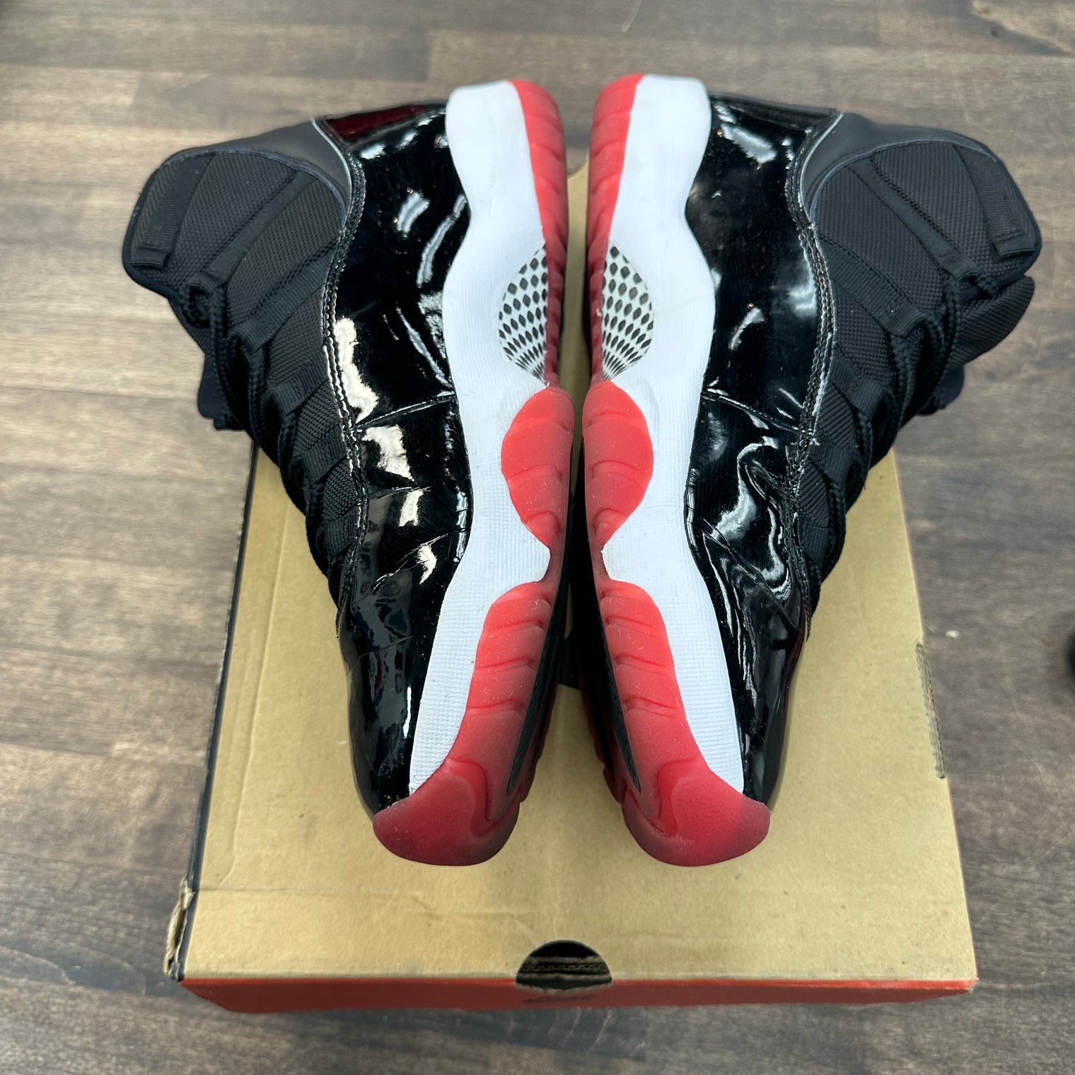 Bred Jordan 11 (2019) (USED)