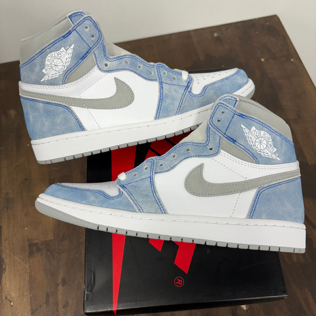 Hyper Royal Jordan 1 High (Lightly Worn)