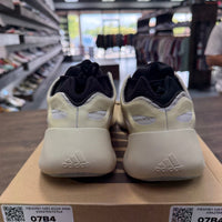 Azael Yeezy 700 V3 (USED)