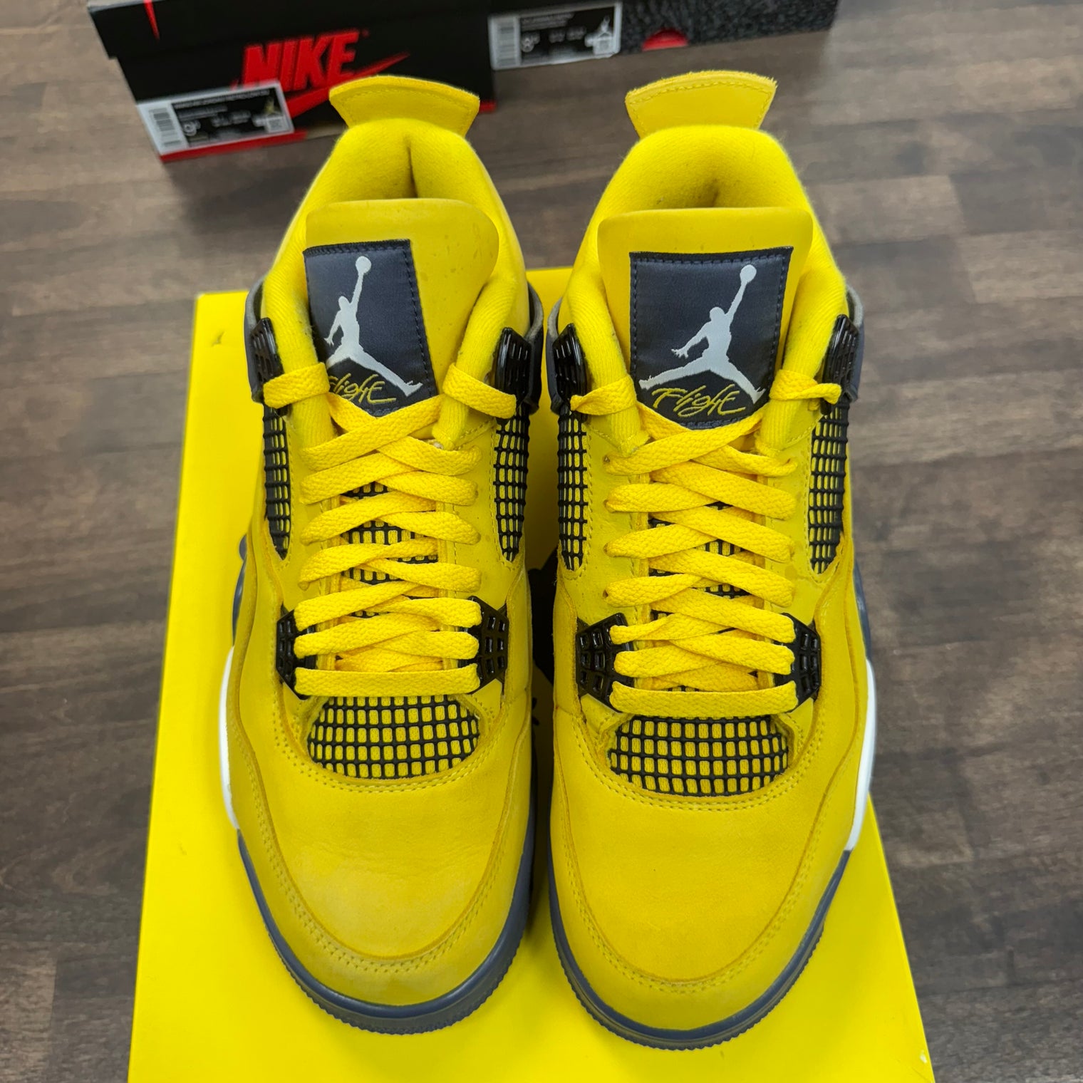 Lightning Jordan 4 (USED)