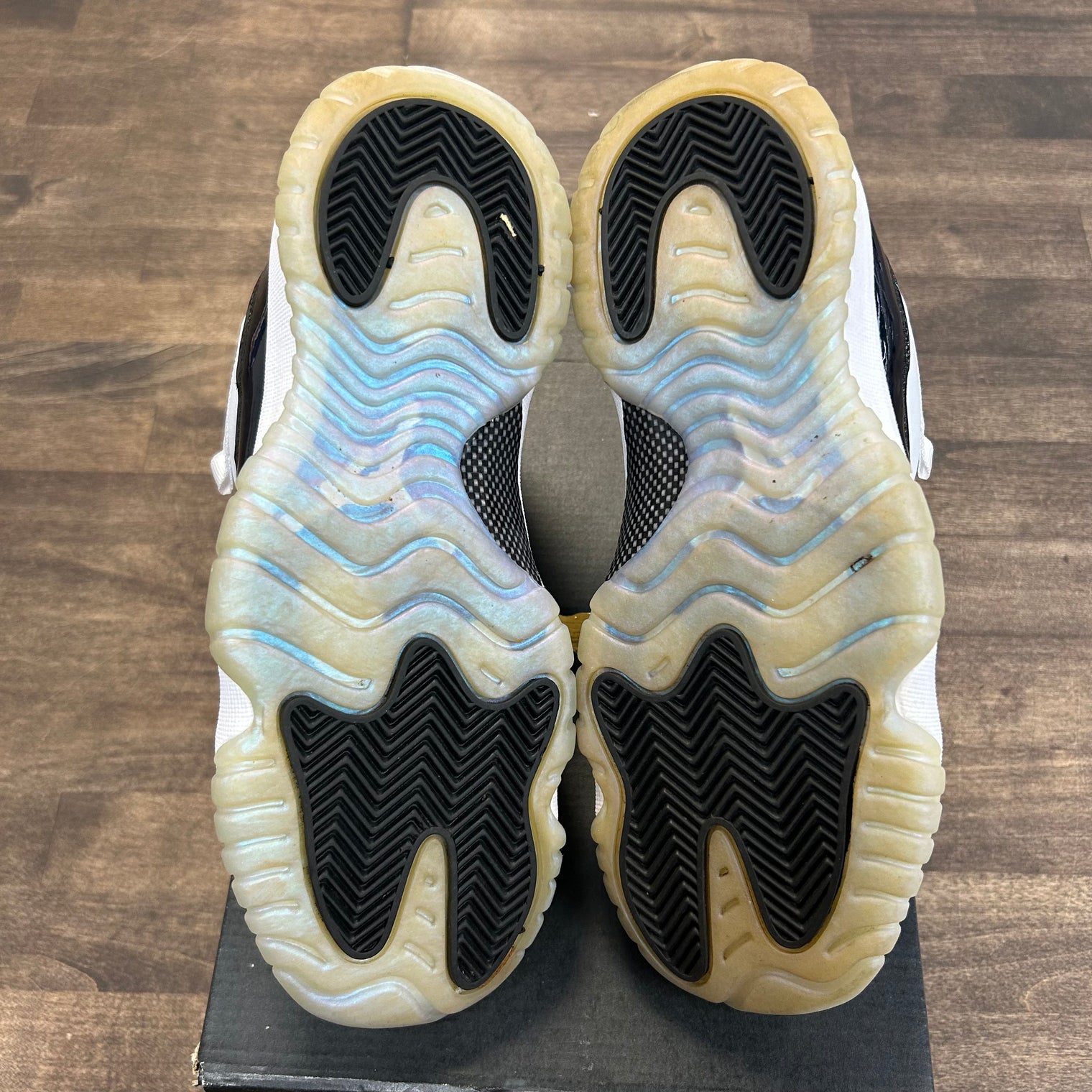 Emerald Iridescent Jordan 11 Low (GS) (USED)