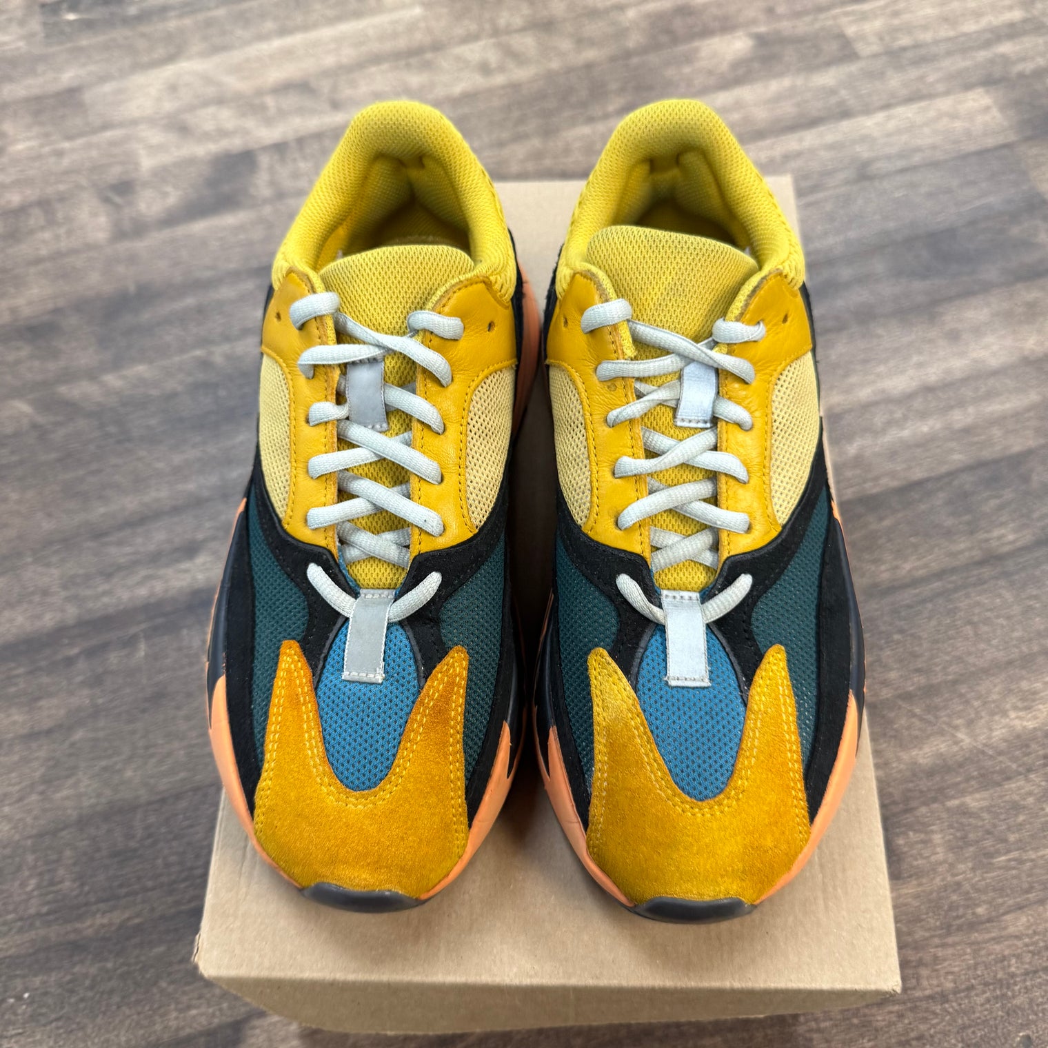 Suns Yeezy 700 (USED,No Box)