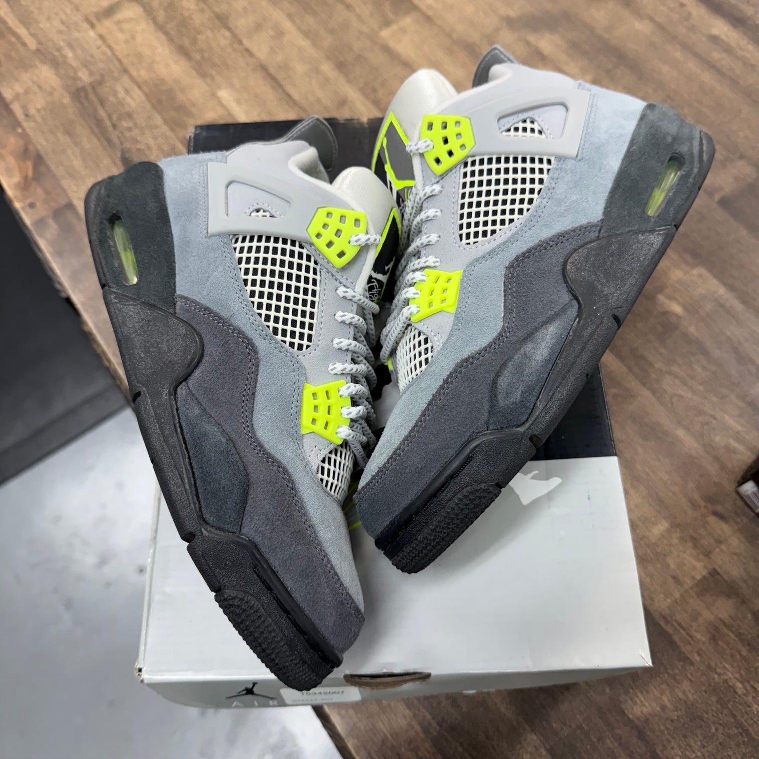 Neon 95 Jordan 4 Retro (USED)