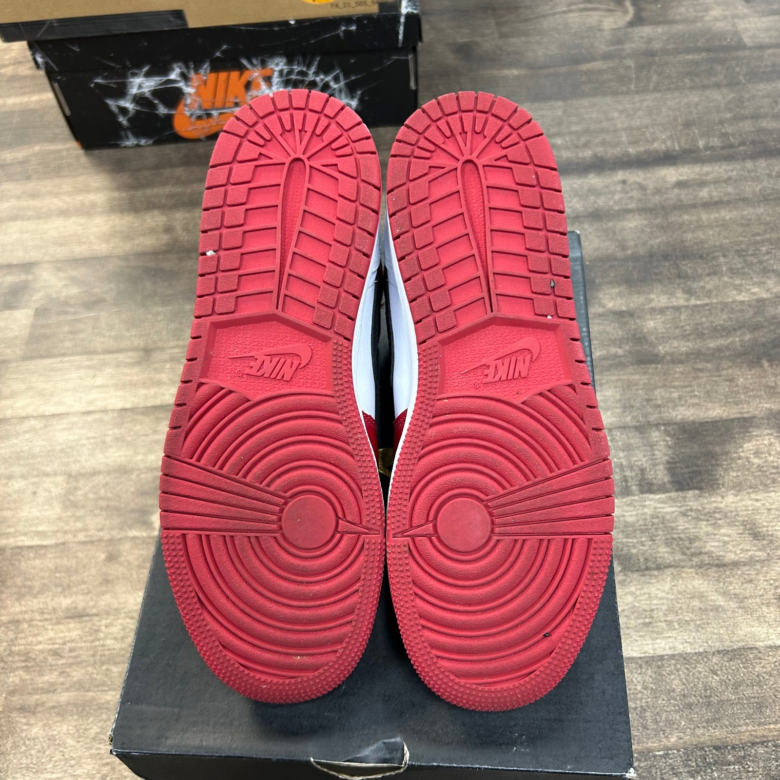 Chicago Jordan 1 Mid (2022) (GS) (USED)