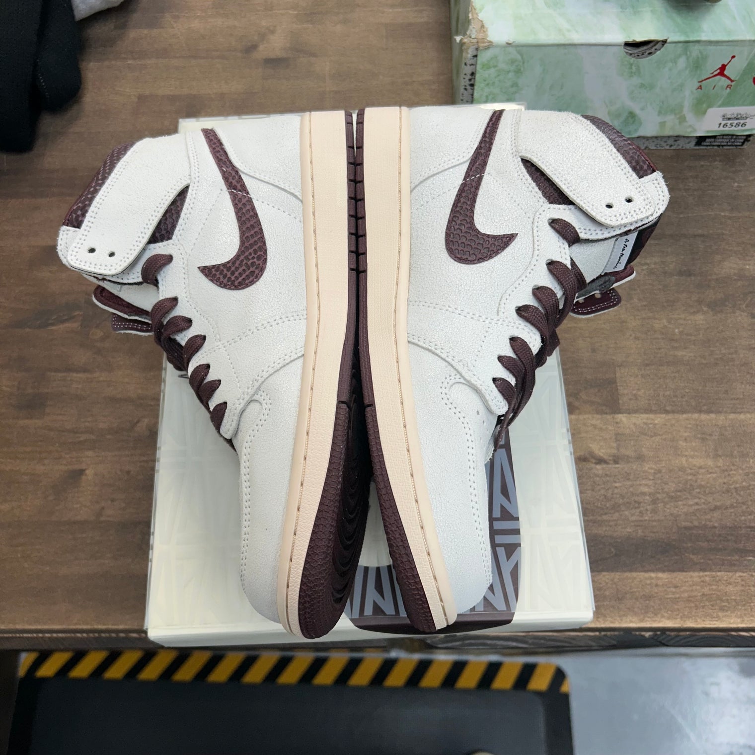 A Ma Maniere Jordan 1 High (USED)