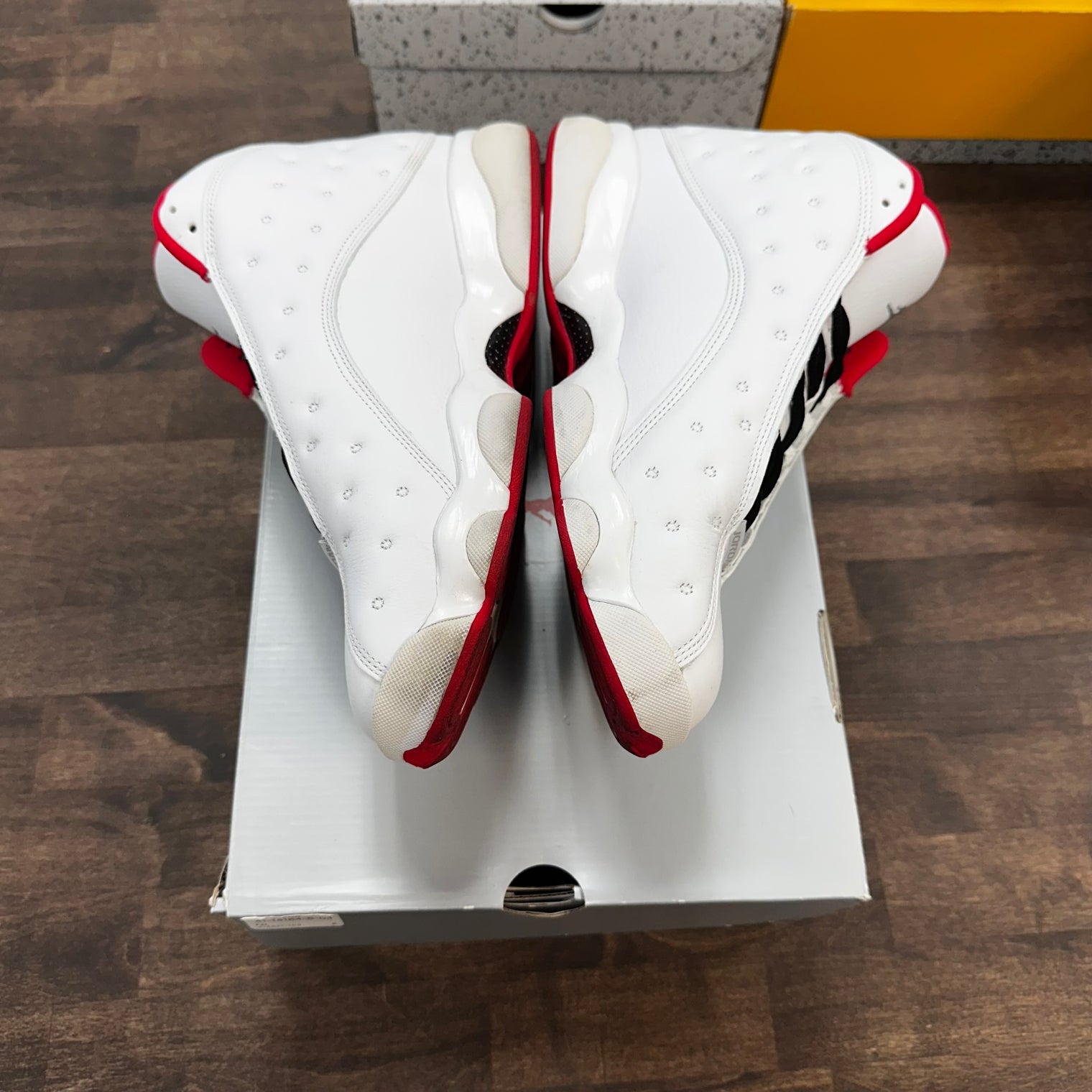 Alternate History of Flight Jordan 13 Retro (USED)