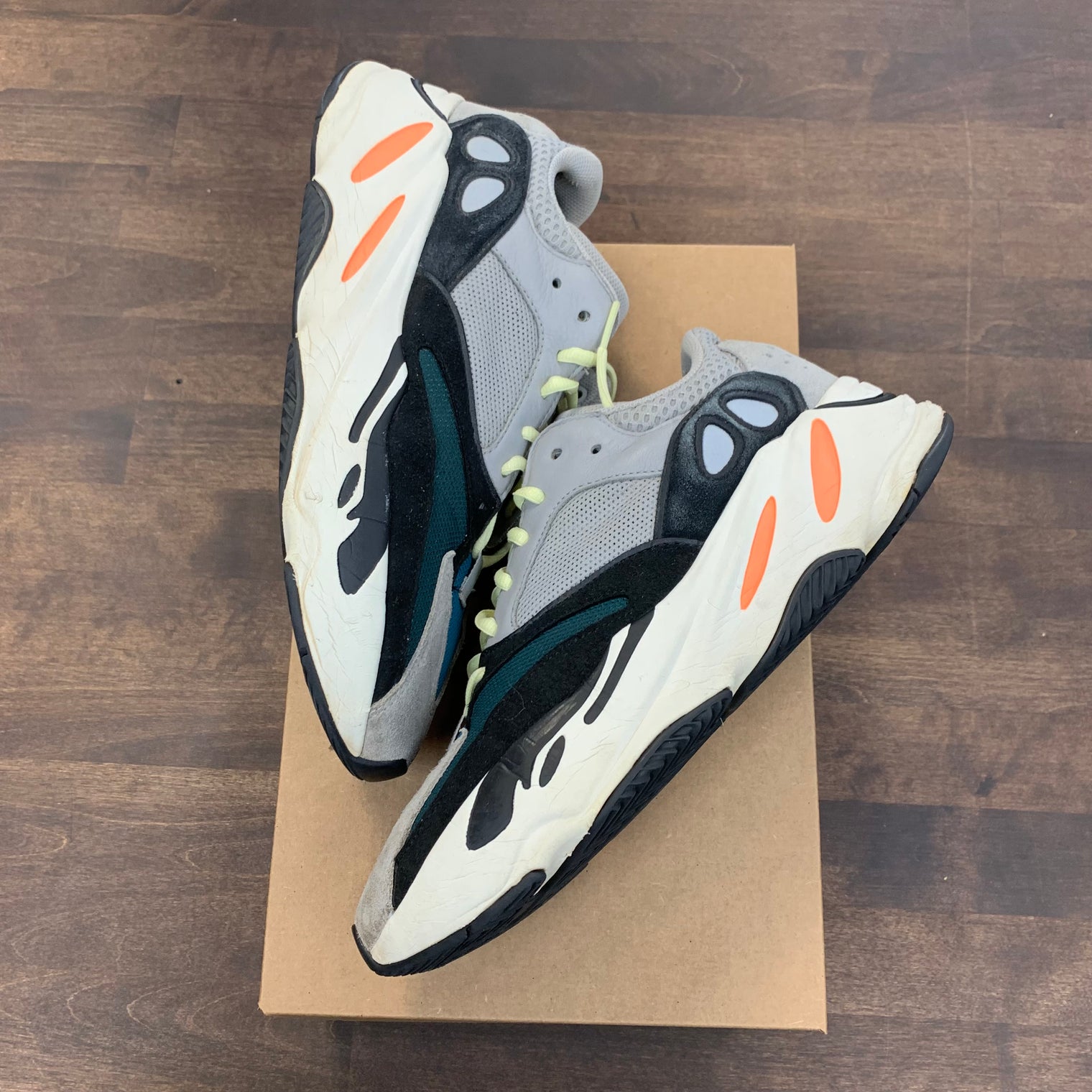 Waverunner Yeezy 700 (USED,NO BOX)