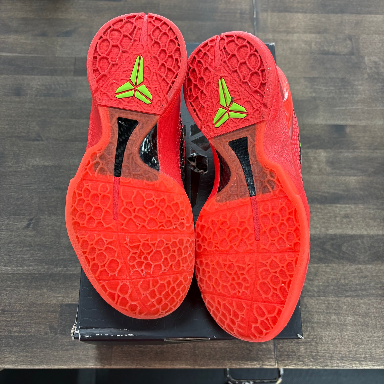 Reverse Grinch Kobe 6 Protro (USED)