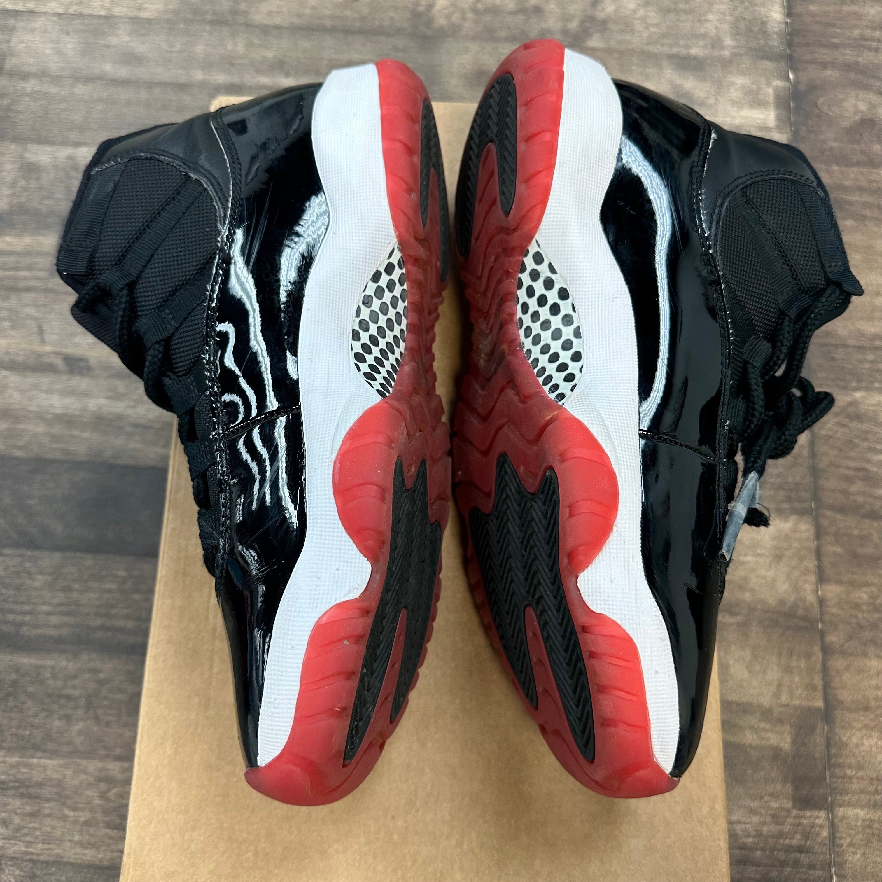 Jordan Bred Jordan 11 2019 (USED,NO Box) Size 7.5 (Pre-Owned) - Image 3