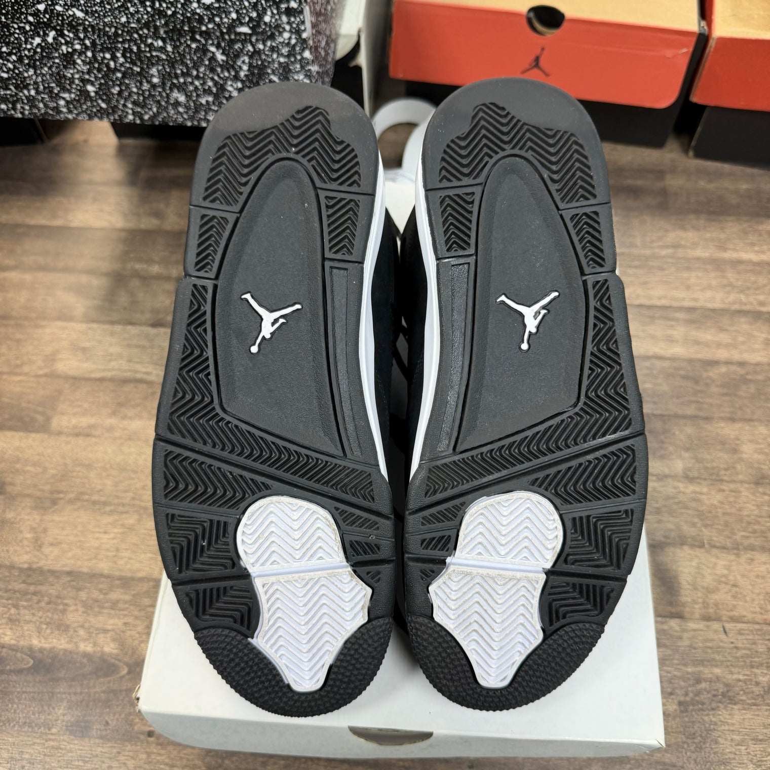 White Thunder Jordan 4 Retro (USED)