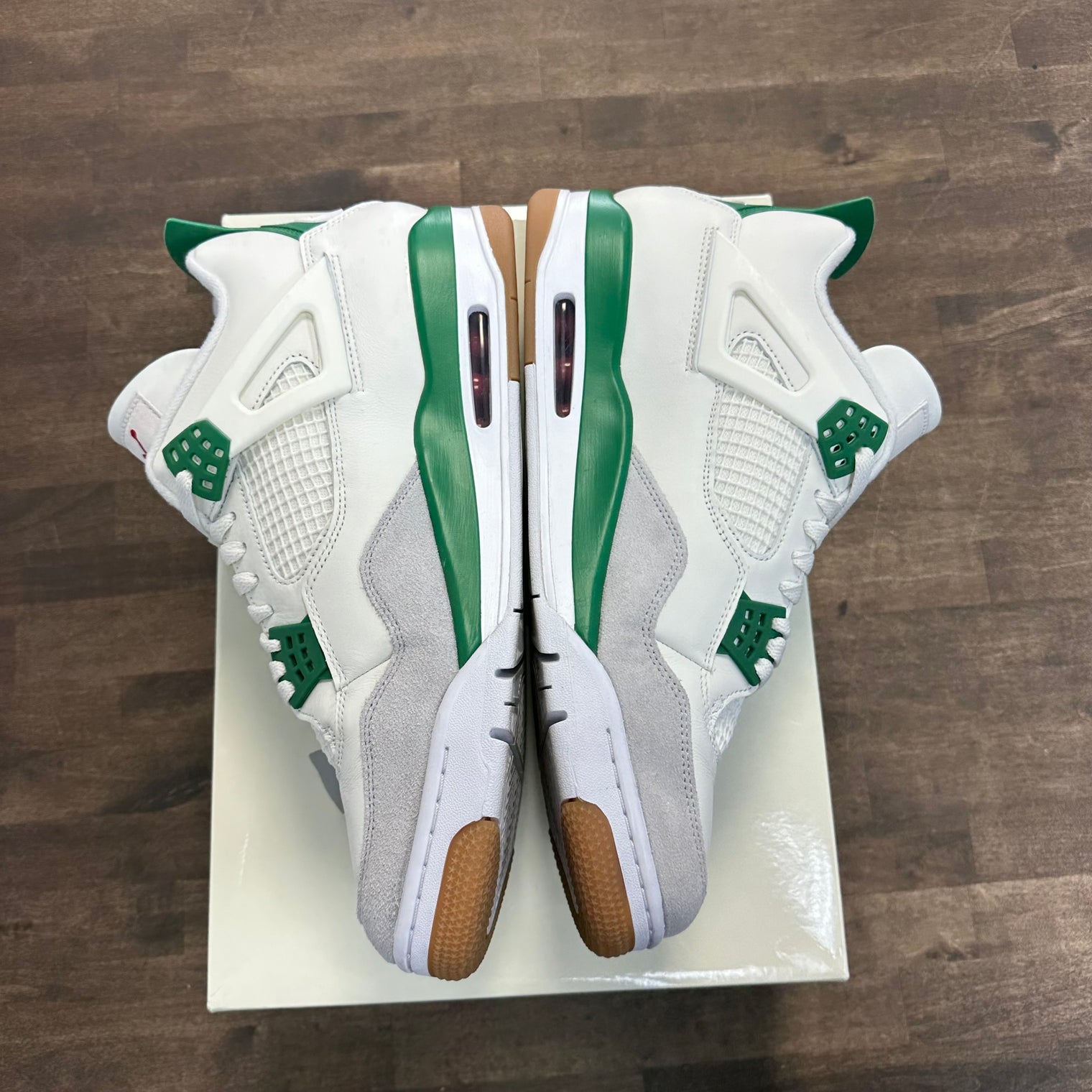 Pine Green SB Jordan 4 Retro (USED)
