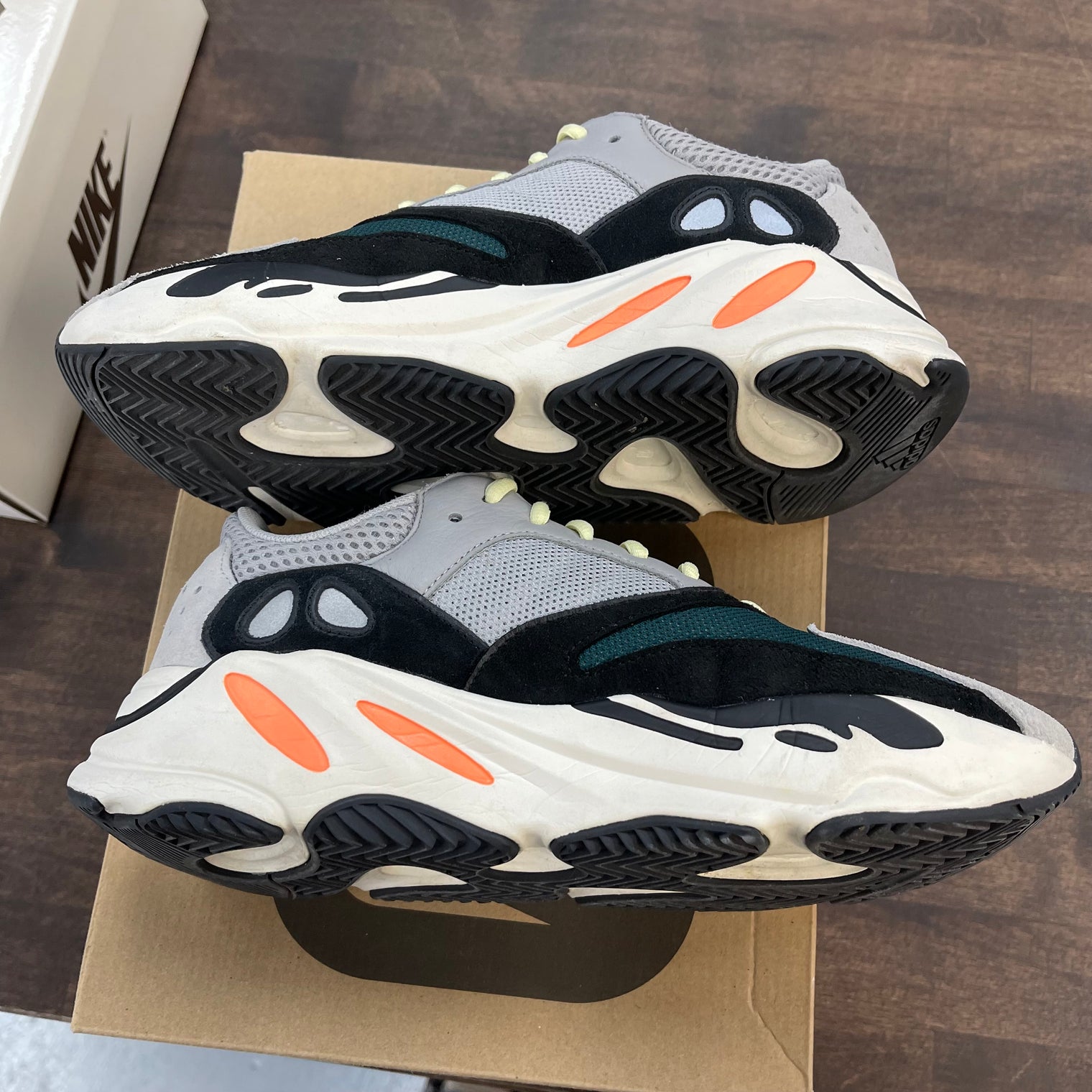 Waverunner Yeezy 700 (USED)