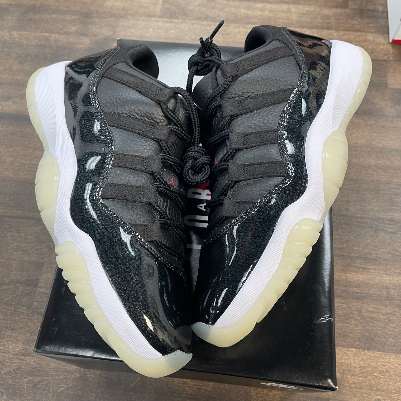 72-10 Jordan 11 Low (USED)