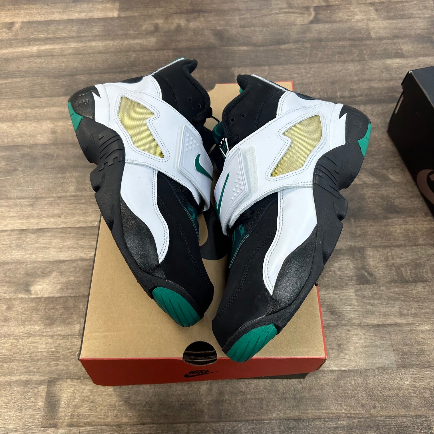 Emerald Nike Air Diamond Turf (Lightly Worn)