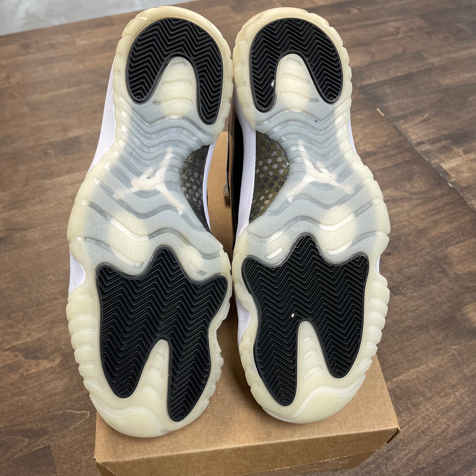 DMP Gratitude Jordan 11 (USED,No Box)