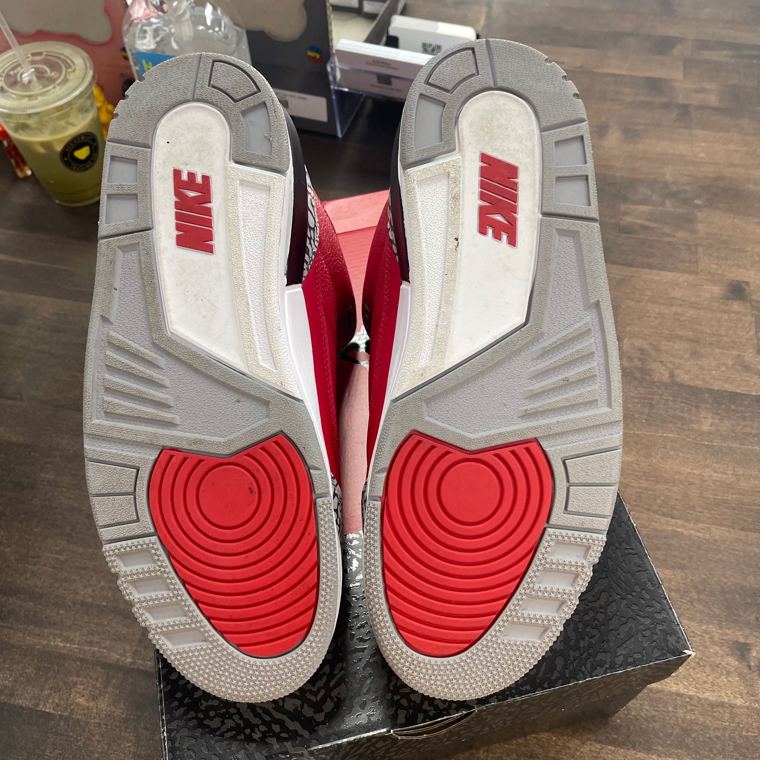 Unite Red Jordan 3 (USED)
