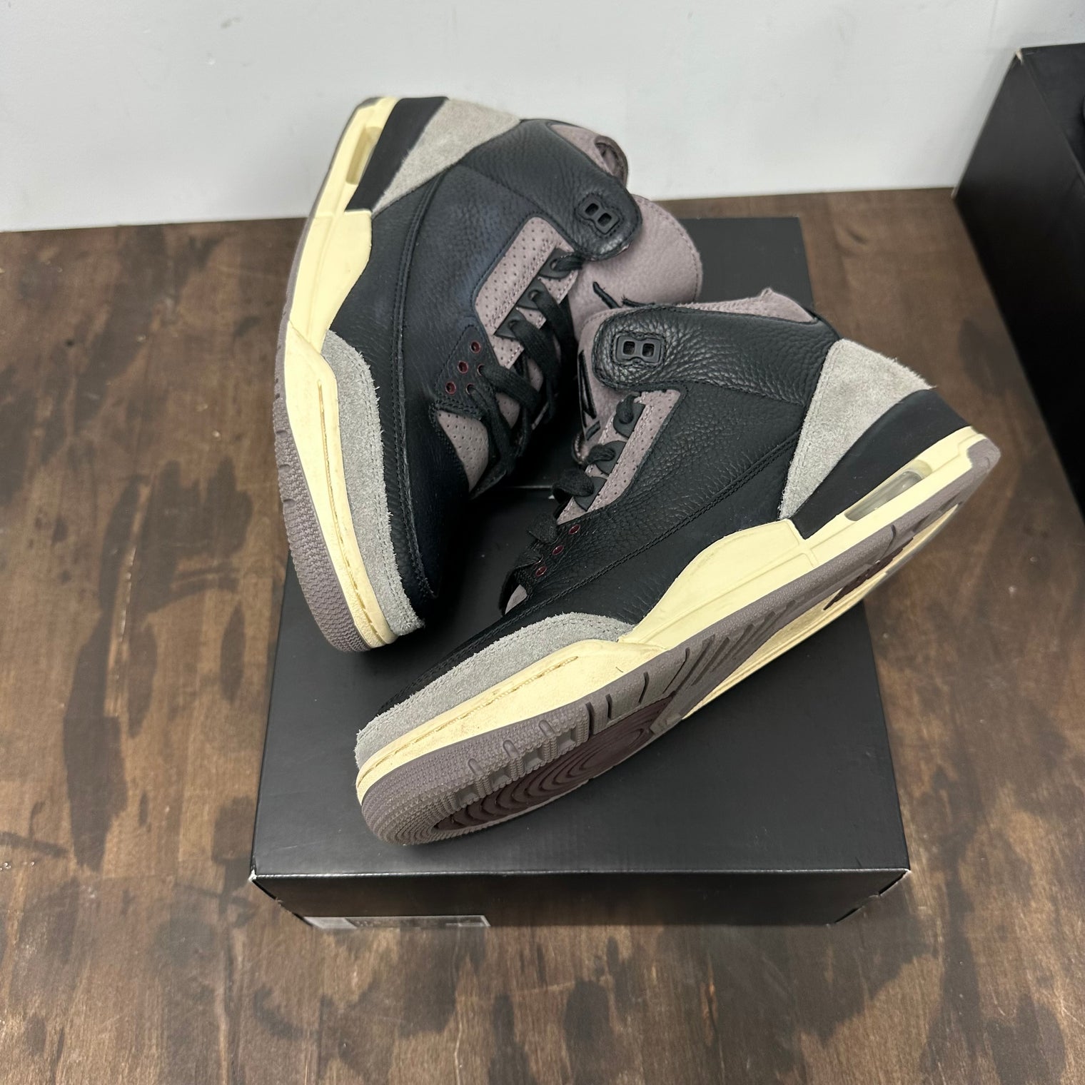 A Ma Maniere Sleeping Jordan 3 Retro (W) (USED)