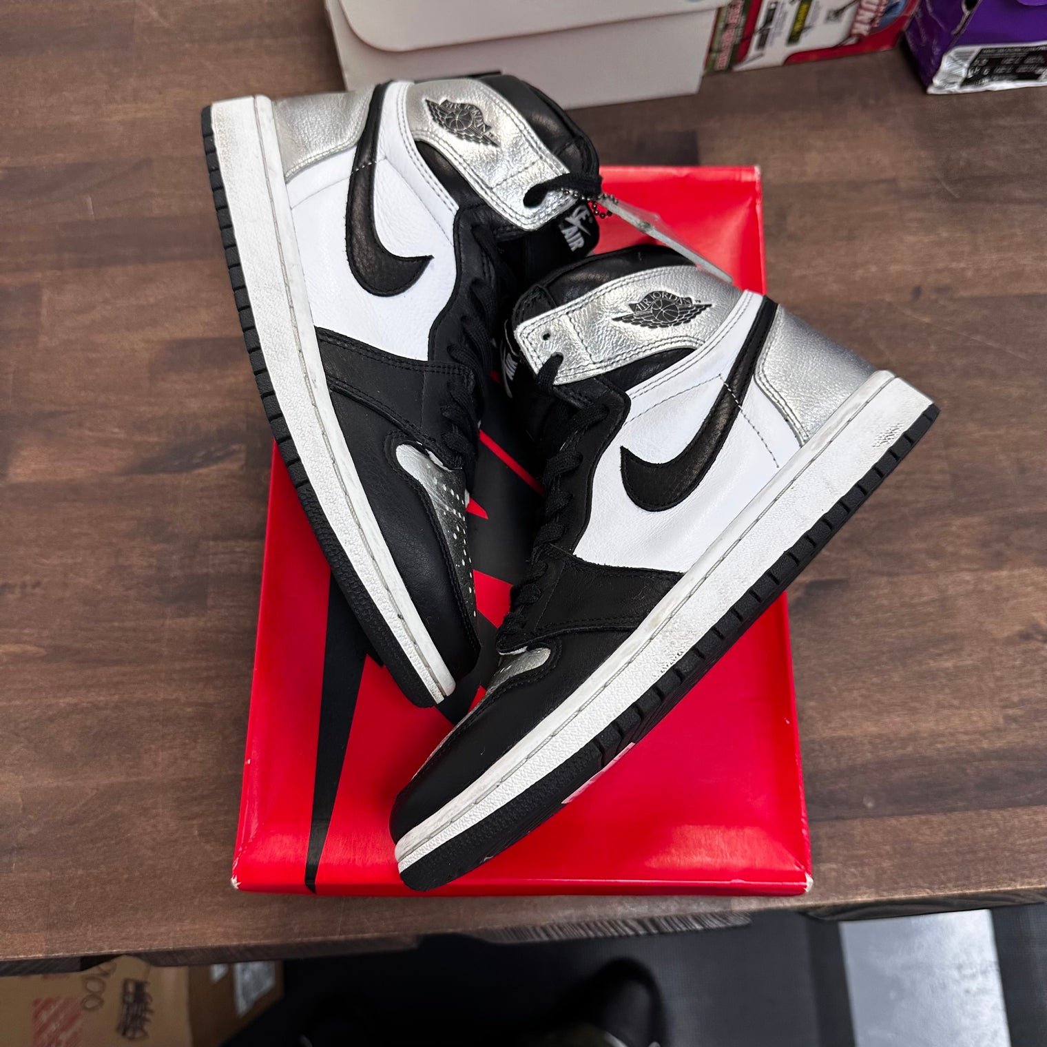(W) Silver Toe Jordan 1 High (USED)