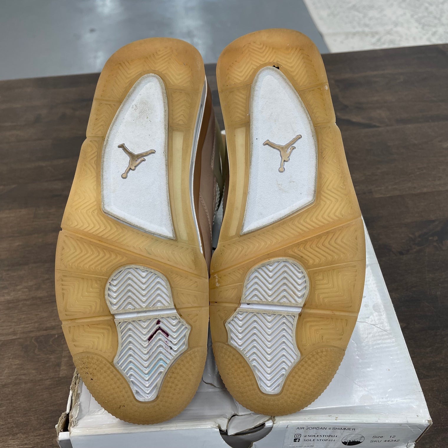 (W) Shimmer Jordan 4 (USED)