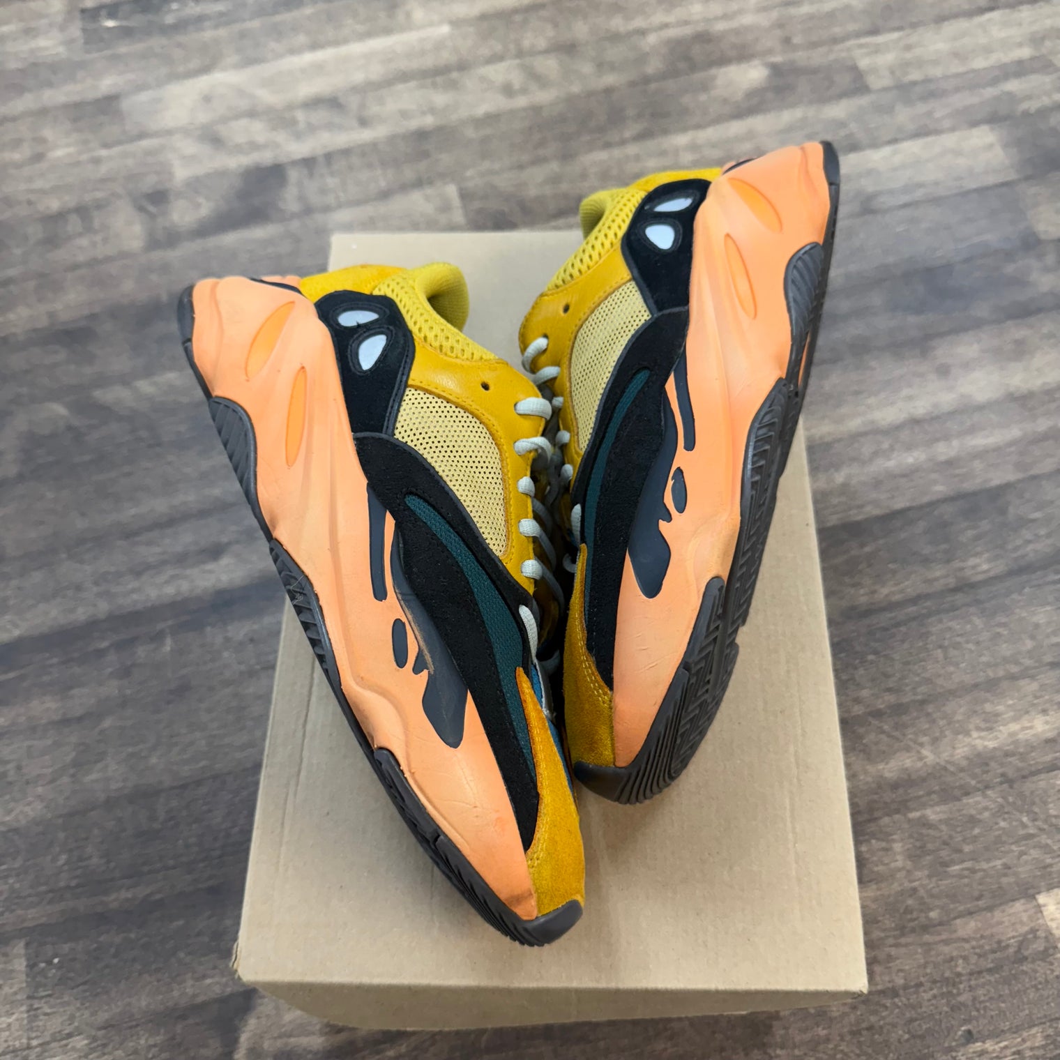 Suns Yeezy 700 (USED,No Box)