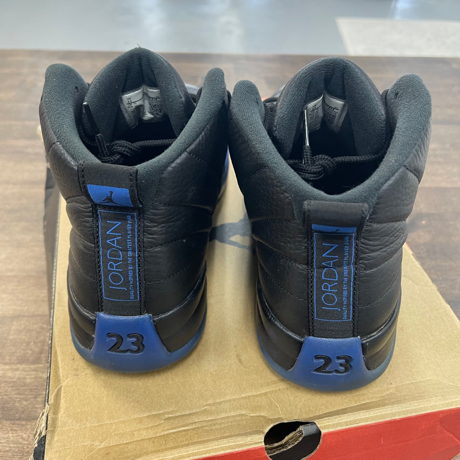 Hyper Royal Jordan 12 (USED)