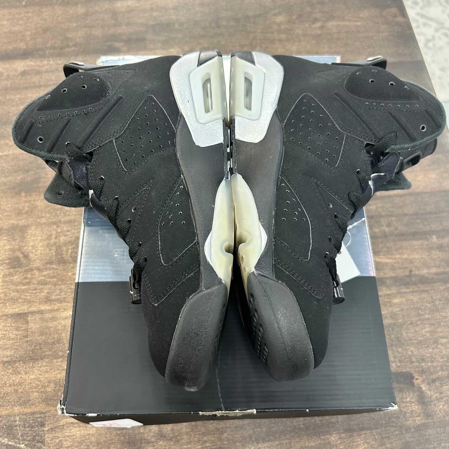 Chrome Jordan 6 Retro (USED)