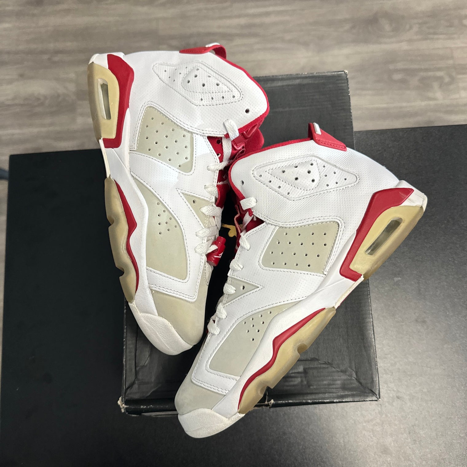 Alternate Hare Jordan 6 (GS) (USED)
