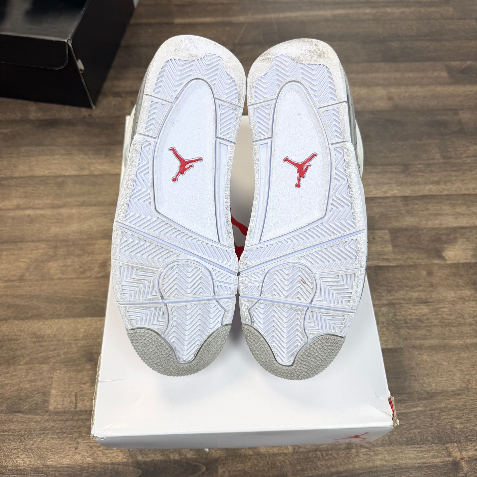 White Oreo Jordan 4 Retro (USED)