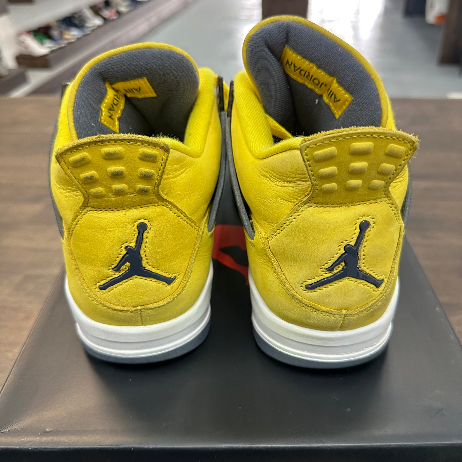 Lightning Jordan 4 (USED, Replacment box)
