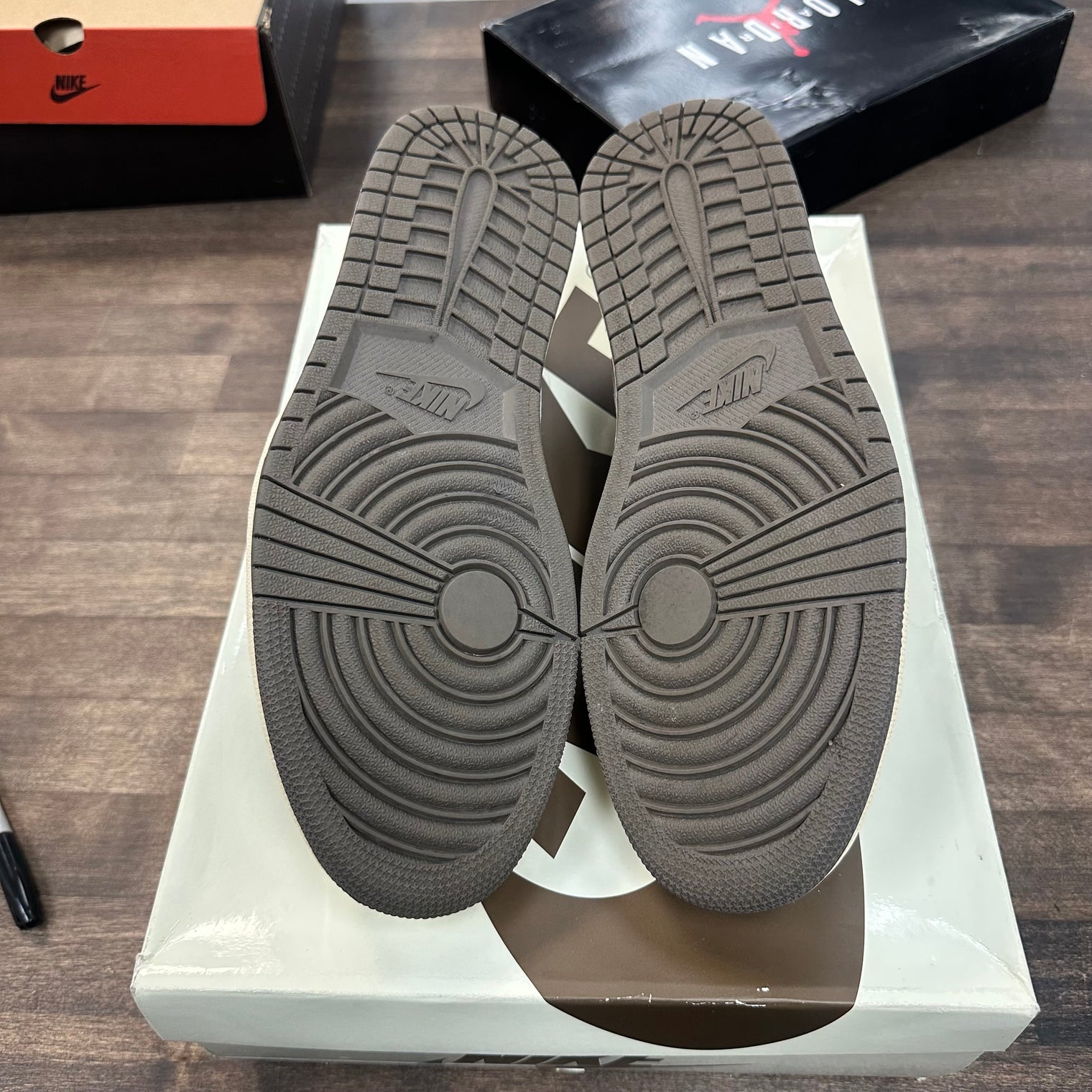 Reverse Mocha Jordan 1 Low OG (USED)