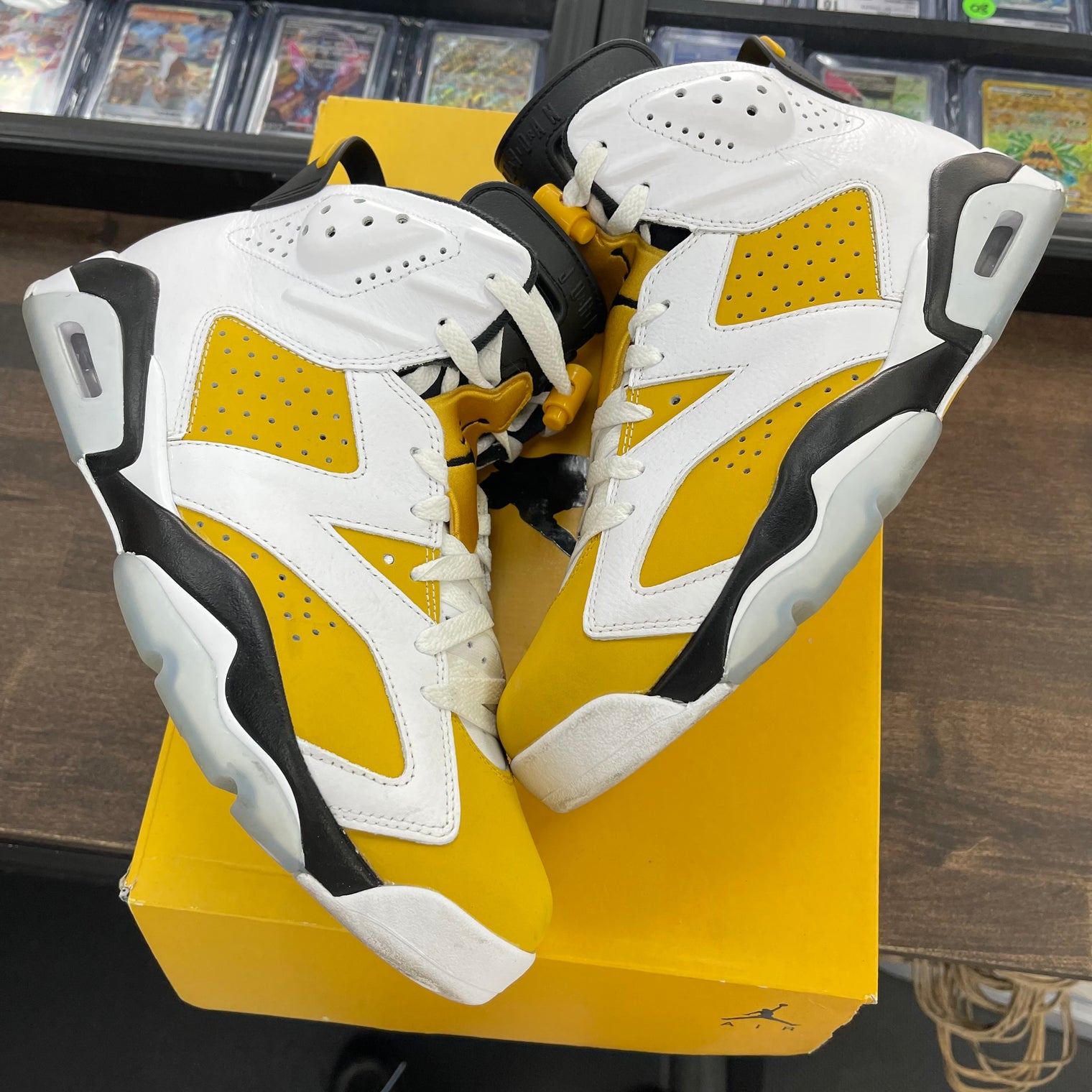 Yellow Ochre Jordan 6 (USED)