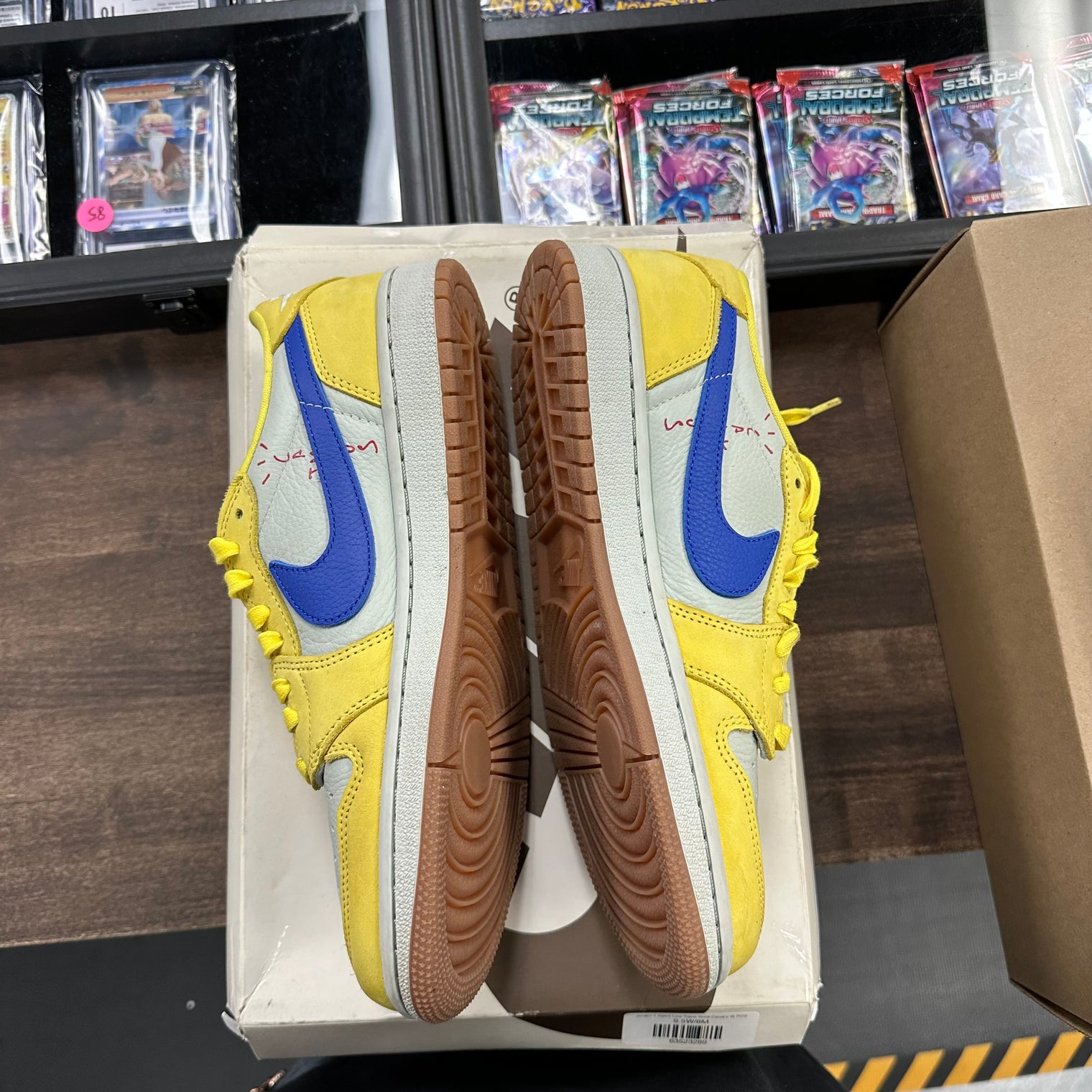 (W) Canary Travis Scott Jordan 1 Low OG SP (USED)