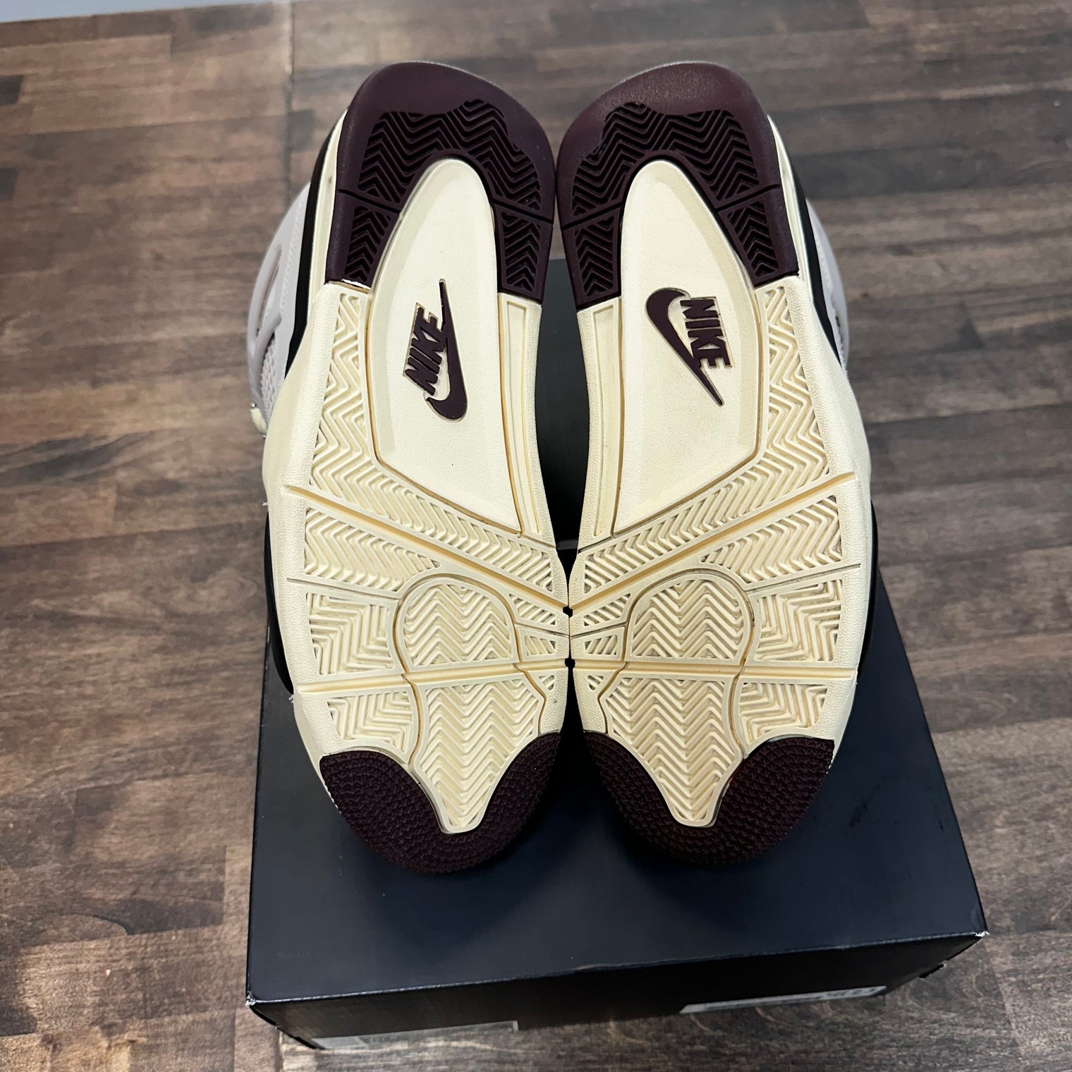 (W) WYWS A Ma Maniere Jordan 4 (USED)