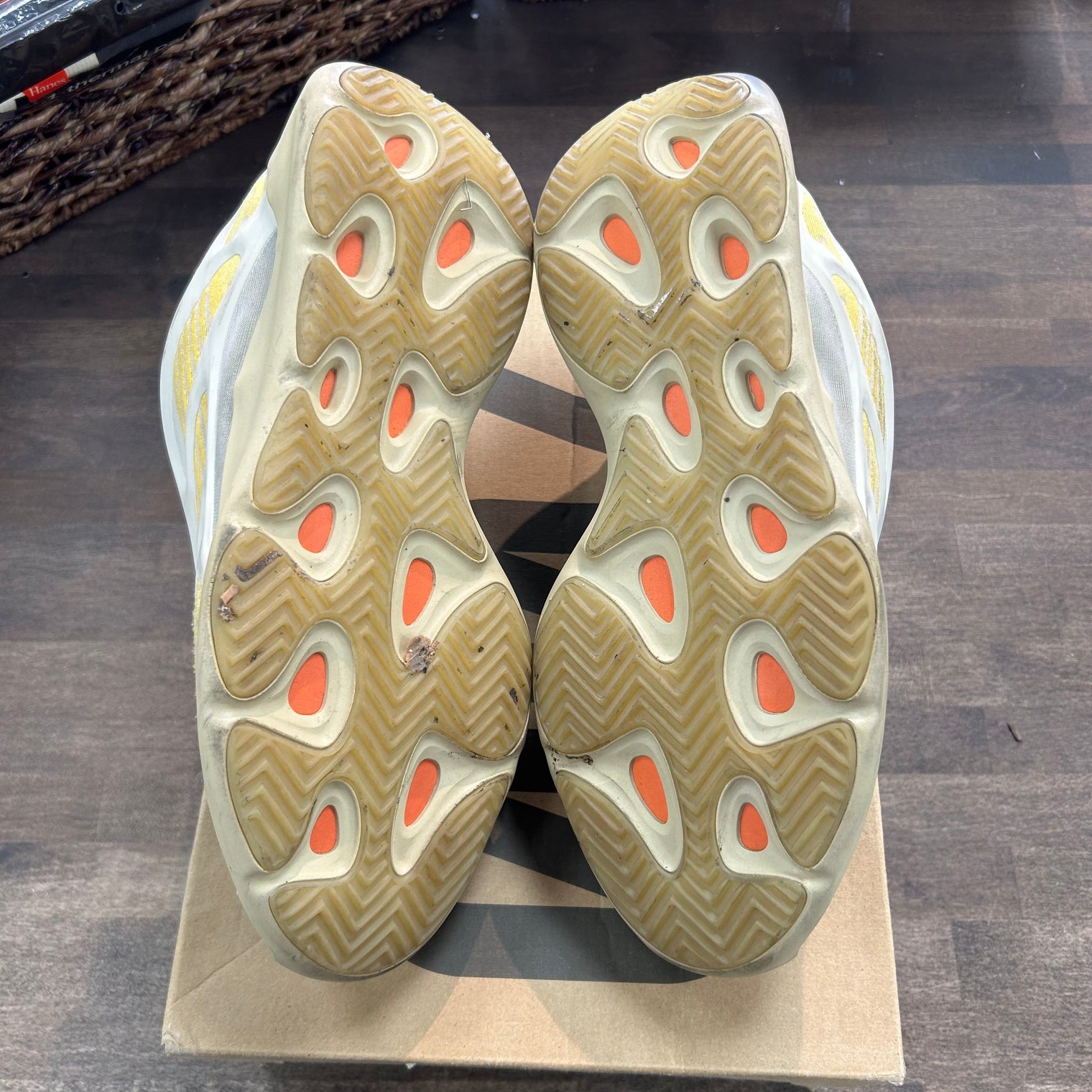 adidas Yeezy 700 V3 Safflower (US 12.5) (USED)