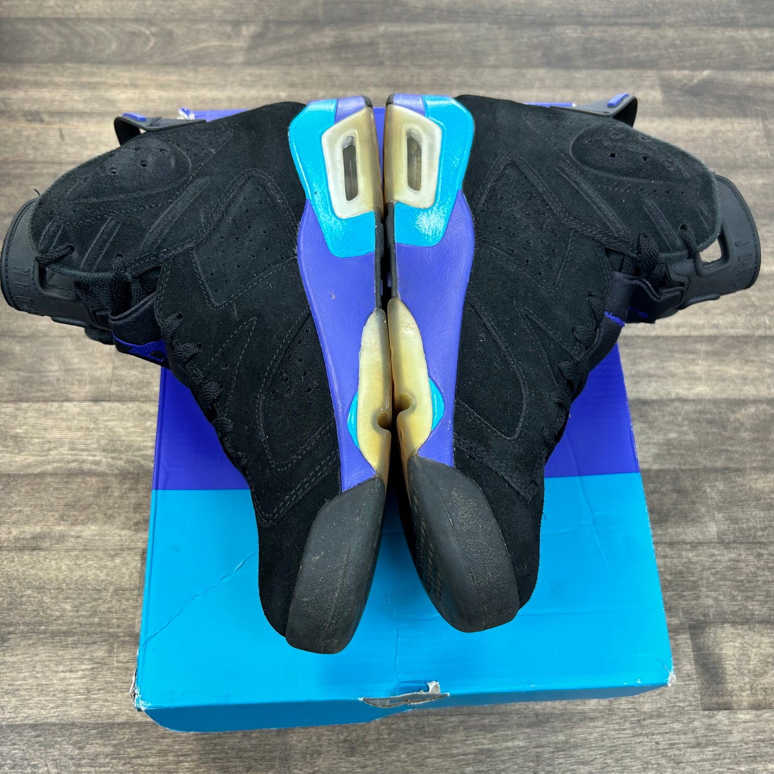 Aqua Jordan 6 Retro (USED)