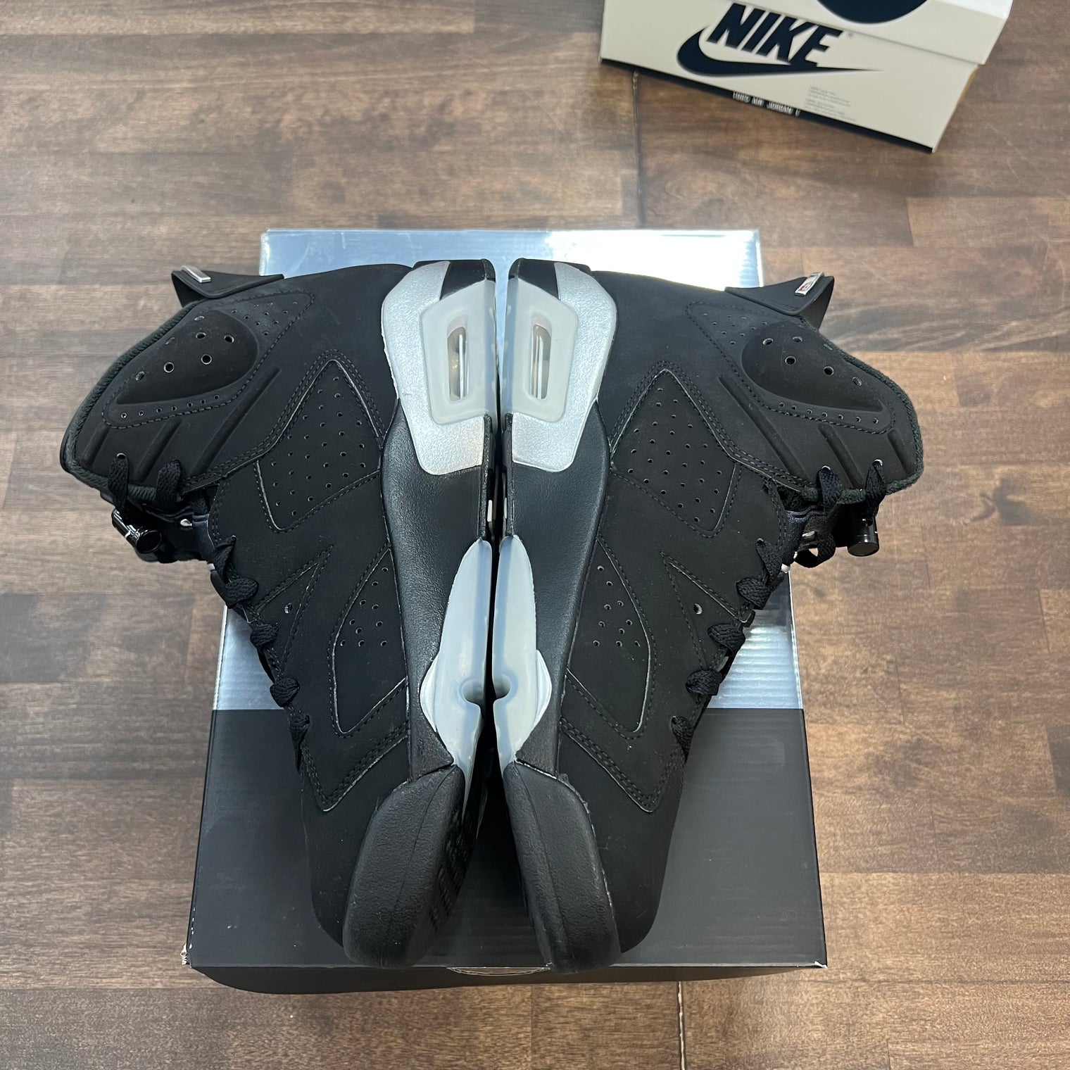 Chrome Jordan 6 (USED)