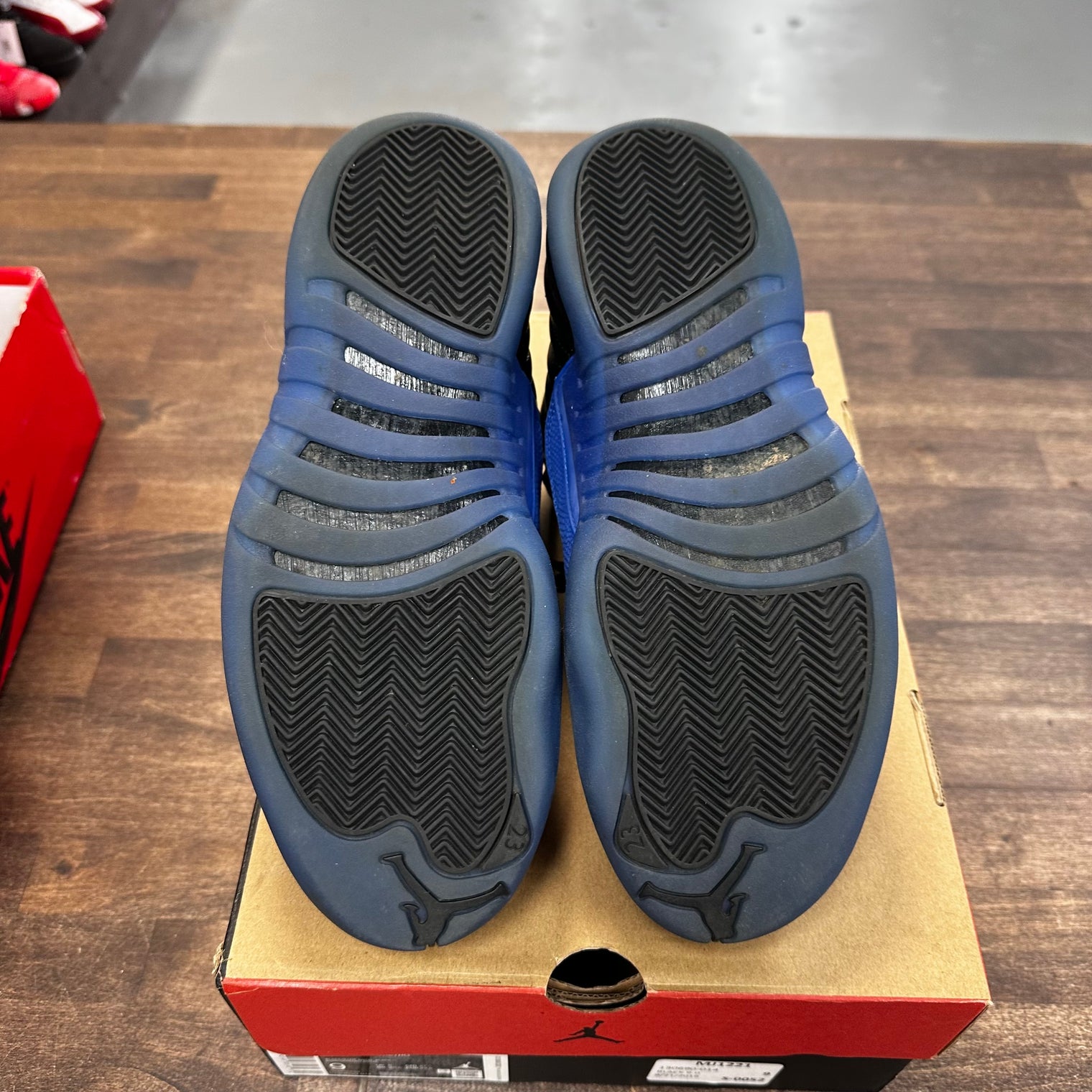 Hyper Royal Jordan 12 (USED)