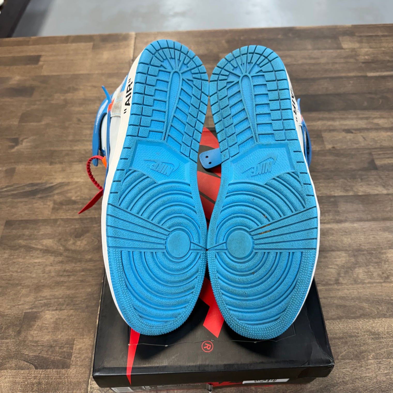 Off-White University Blue Jordan 1 High (USED)