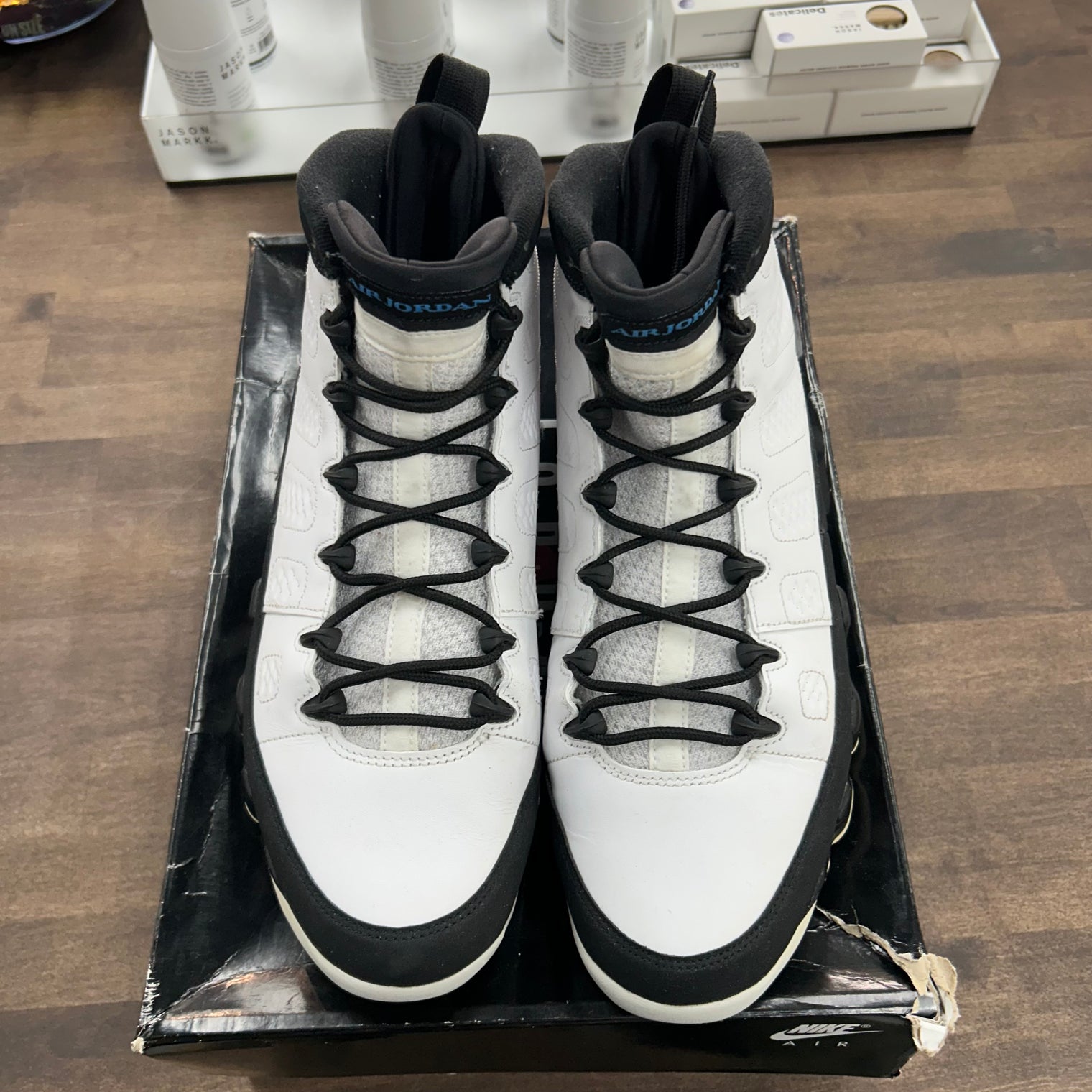 University Blue Jordan 9 Retro (USED)