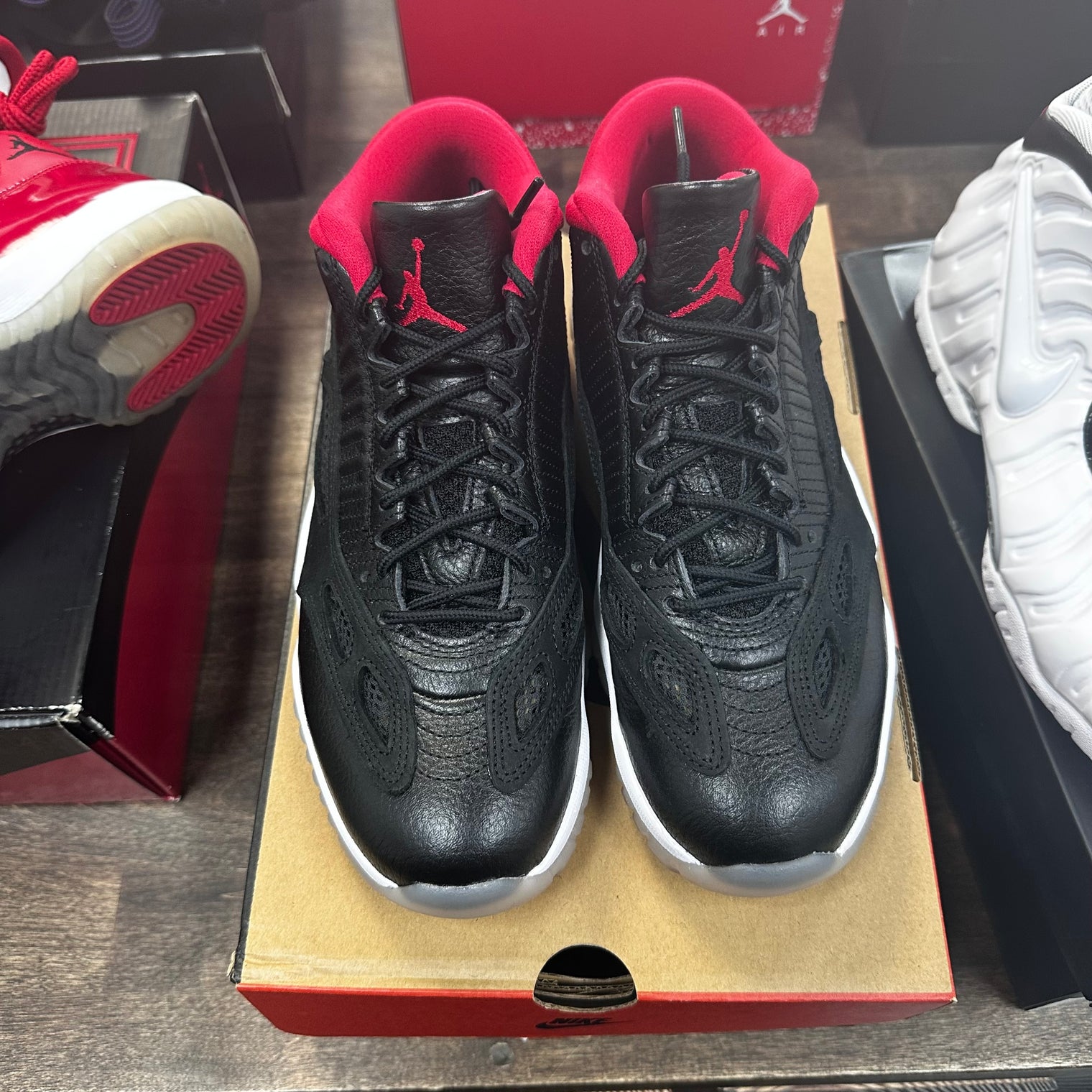 Bred Jordan 11 Low IE (USED)